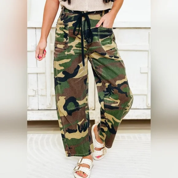 So Me Women's Camouflage Cargo Jeans - Picture 5 of 11